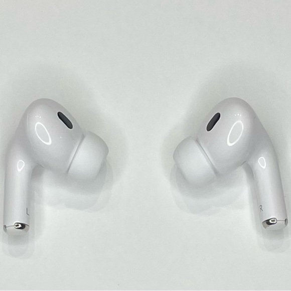 Apple AirPods Pro 2nd Gen - USB C - Picture 5 of 8